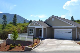 2121 SE Wyndham Way, Grants Pass, OR 97527