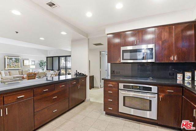 10445 Wilshire Boulevard 402, Los Angeles, CA 90024