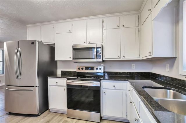 1221 Summit Links Court, Snellville, GA 30078