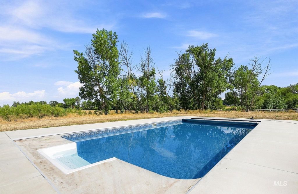 5472 W Overland, Meridian, ID 83642 photo 4