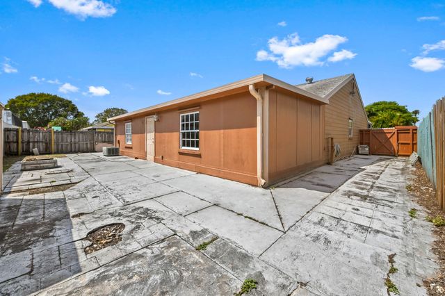 7898 Ridgewood Drive, Lake Worth, FL 33467