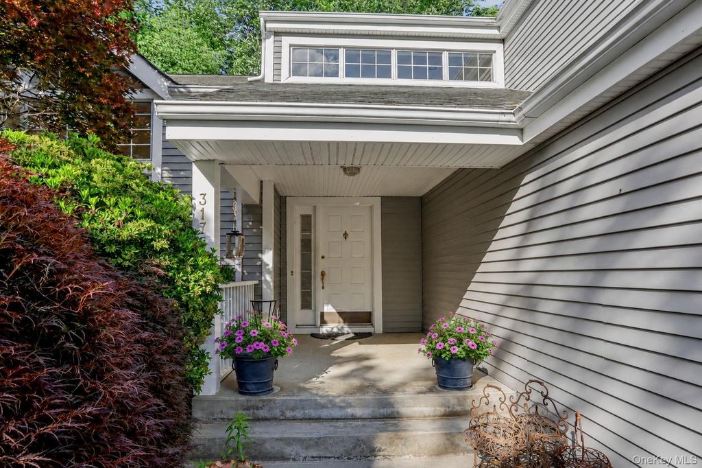 3176 Woodfield Court, Yorktown Heights, NY 10598 — photo 2