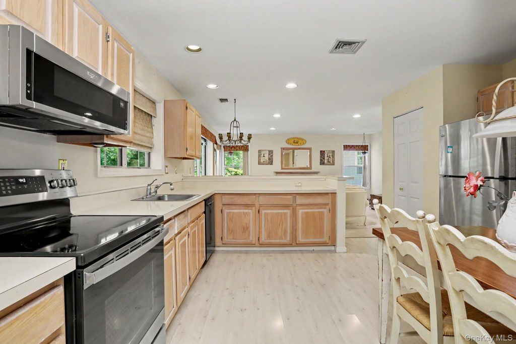 3176 Woodfield Court, Yorktown Heights, NY 10598 — photo 5