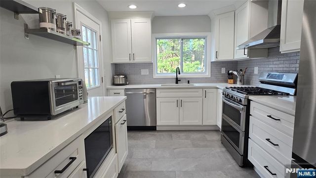 446 Maple Hill Drive, Hackensack, NJ 07601