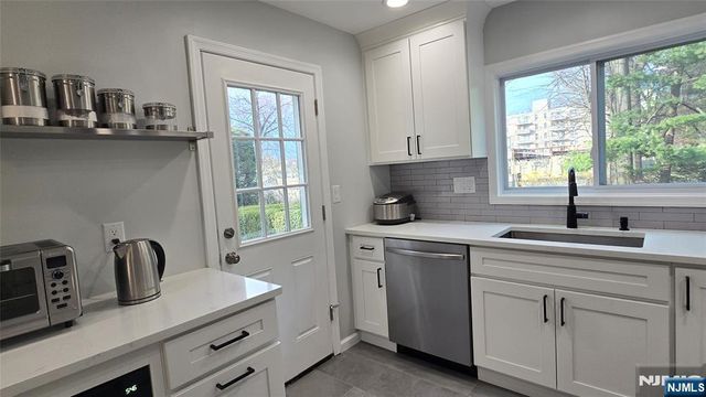 446 Maple Hill Drive, Hackensack, NJ 07601