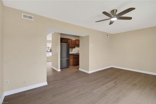 614 Harbour DR N, Chesapeake, VA 23320