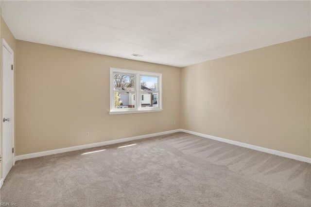 614 Harbour DR N, Chesapeake, VA 23320