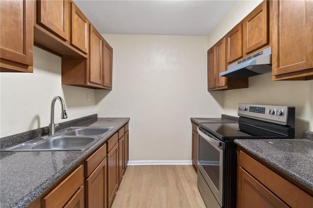 614 Harbour DR N, Chesapeake, VA 23320