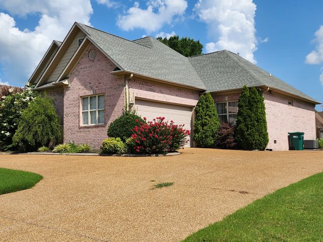 97 Wrights Mill Dr, Jackson, TN 38305