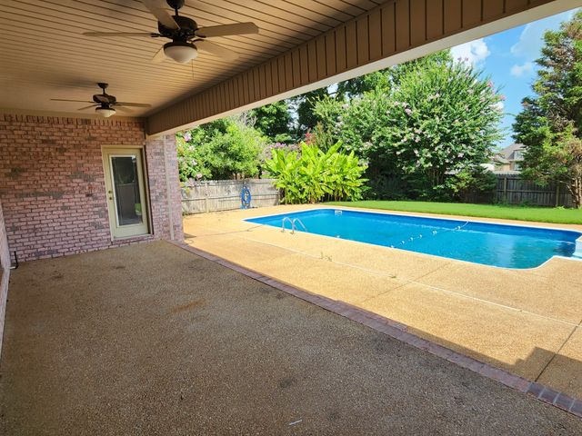 97 Wrights Mill Dr, Jackson, TN 38305