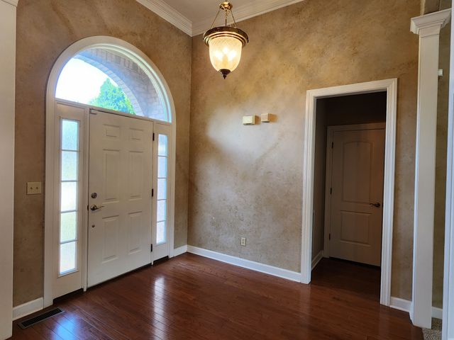 97 Wrights Mill Dr, Jackson, TN 38305