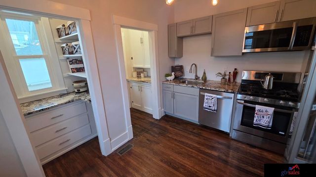 3915 N 25 Street, Omaha, NE 68111