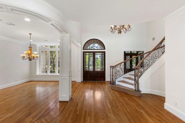 39 W Bracebridge Circle, The Woodlands, TX 77382