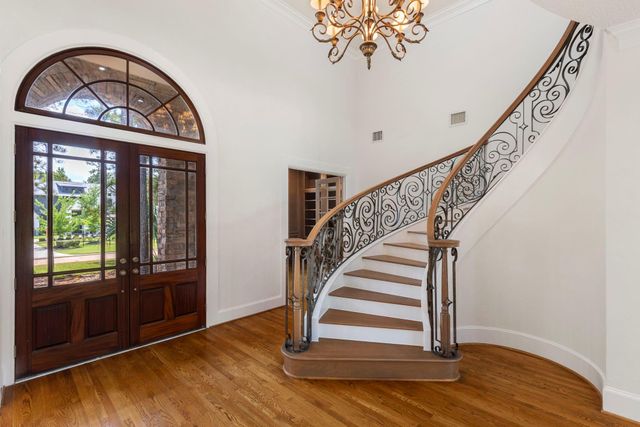 39 W Bracebridge Circle, The Woodlands, TX 77382