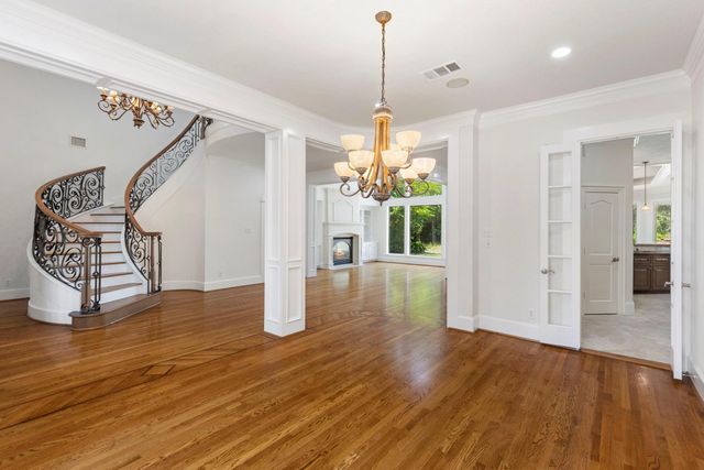 39 W Bracebridge Circle, The Woodlands, TX 77382