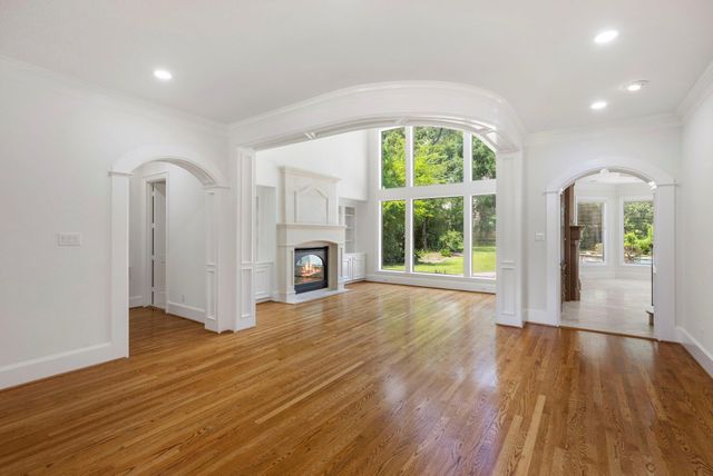 39 W Bracebridge Circle, The Woodlands, TX 77382
