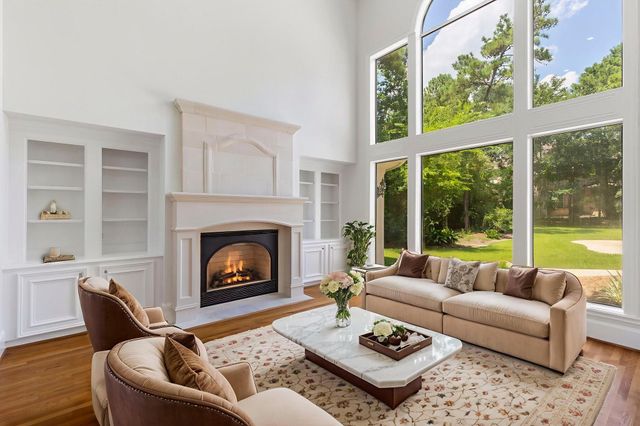 39 W Bracebridge Circle, The Woodlands, TX 77382