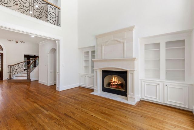 39 W Bracebridge Circle, The Woodlands, TX 77382