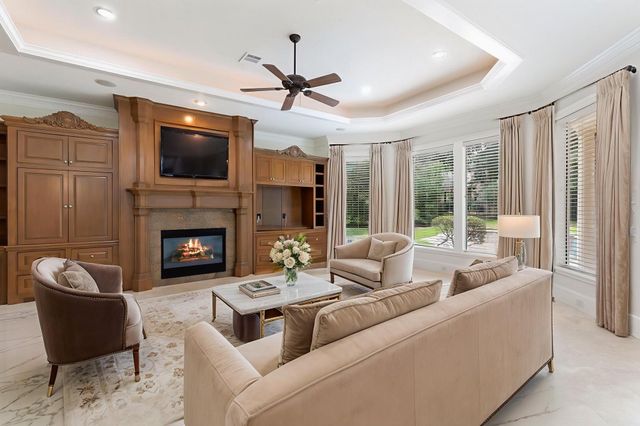 39 W Bracebridge Circle, The Woodlands, TX 77382