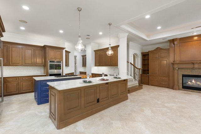 39 W Bracebridge Circle, The Woodlands, TX 77382