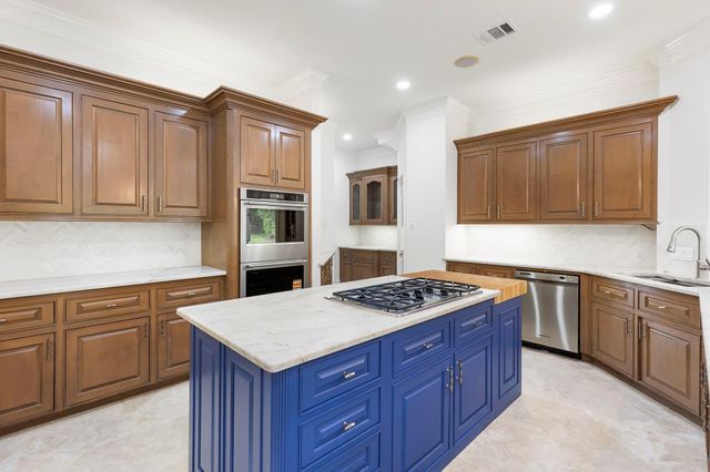39 W Bracebridge Circle, The Woodlands, TX 77382