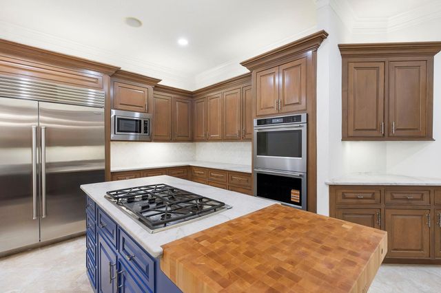 39 W Bracebridge Circle, The Woodlands, TX 77382