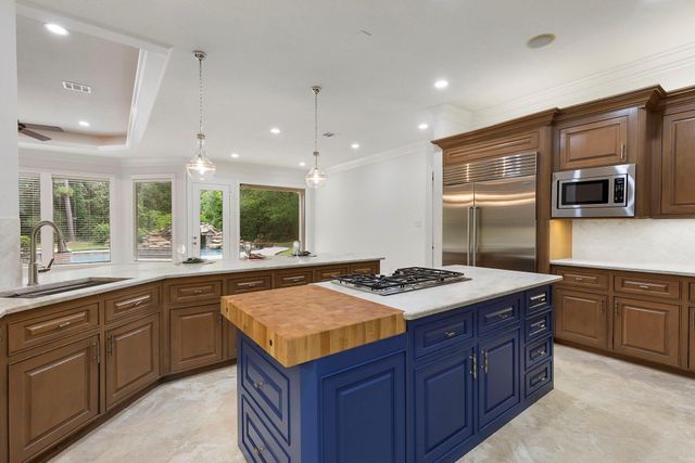 39 W Bracebridge Circle, The Woodlands, TX 77382