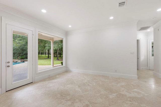 39 W Bracebridge Circle, The Woodlands, TX 77382