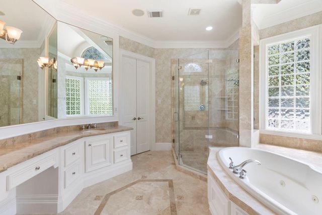 39 W Bracebridge Circle, The Woodlands, TX 77382