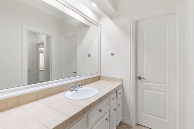 39 W Bracebridge Circle, The Woodlands, TX 77382