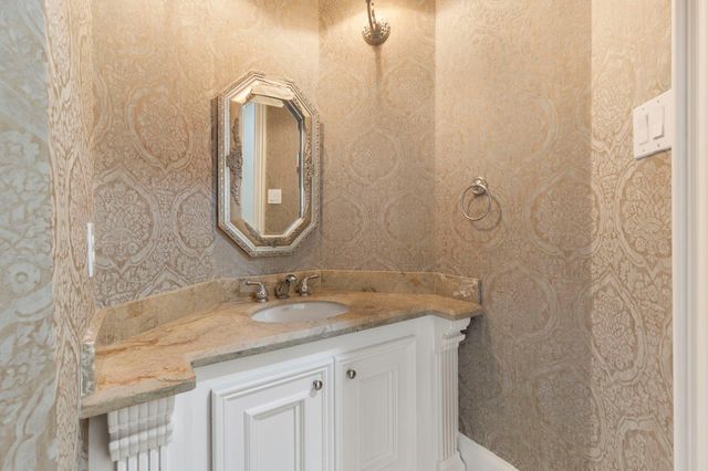 39 W Bracebridge Circle, The Woodlands, TX 77382