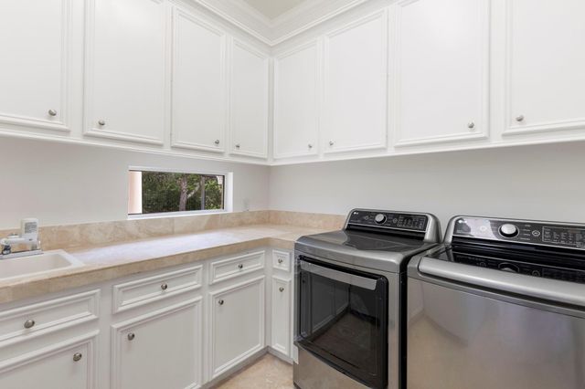 39 W Bracebridge Circle, The Woodlands, TX 77382