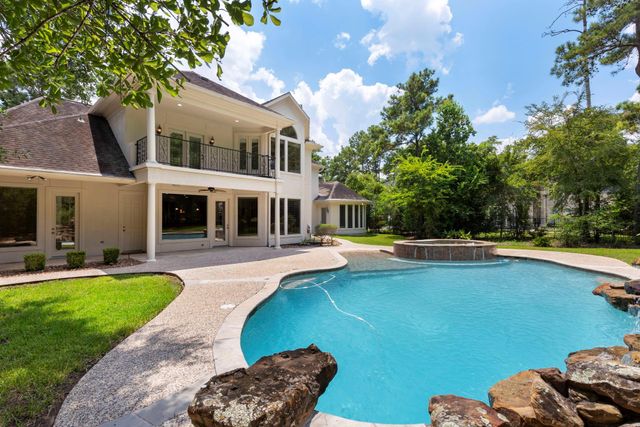 39 W Bracebridge Circle, The Woodlands, TX 77382
