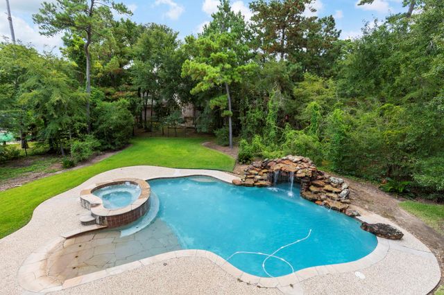 39 W Bracebridge Circle, The Woodlands, TX 77382