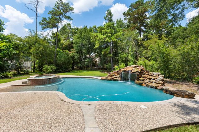 39 W Bracebridge Circle, The Woodlands, TX 77382