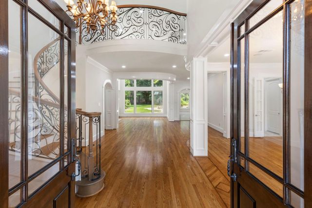 39 W Bracebridge Circle, The Woodlands, TX 77382