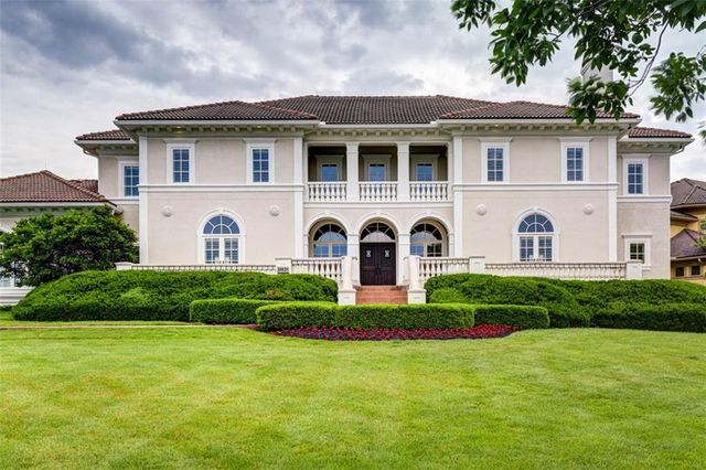11125 Brookwood Street, Leawood, KS 66211