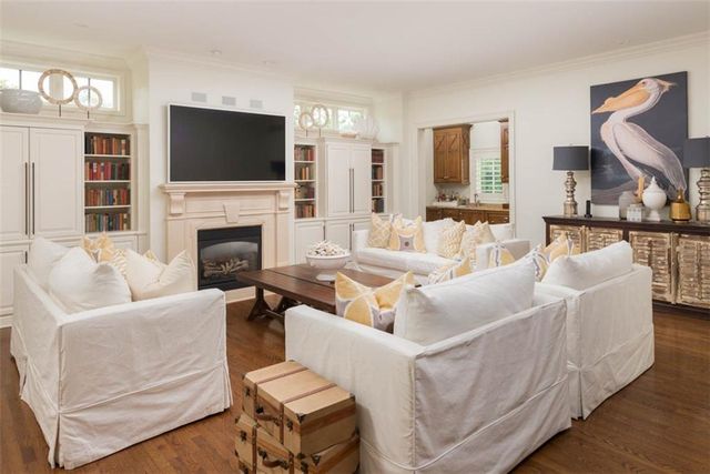 11125 Brookwood Street, Leawood, KS 66211