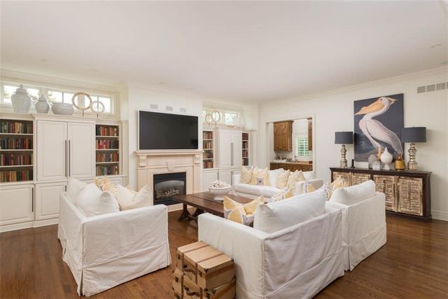 11125 Brookwood Street, Leawood, KS 66211