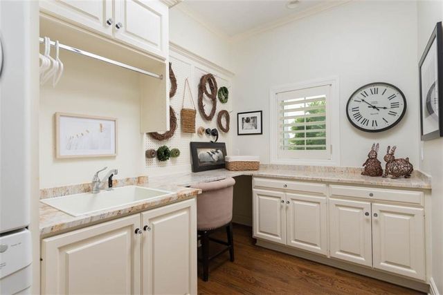 11125 Brookwood Street, Leawood, KS 66211