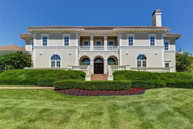 11125 Brookwood Street, Leawood, KS 66211
