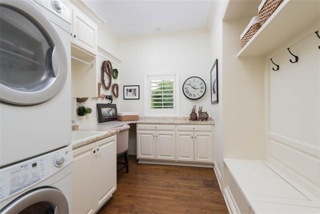 11125 Brookwood Street, Leawood, KS 66211