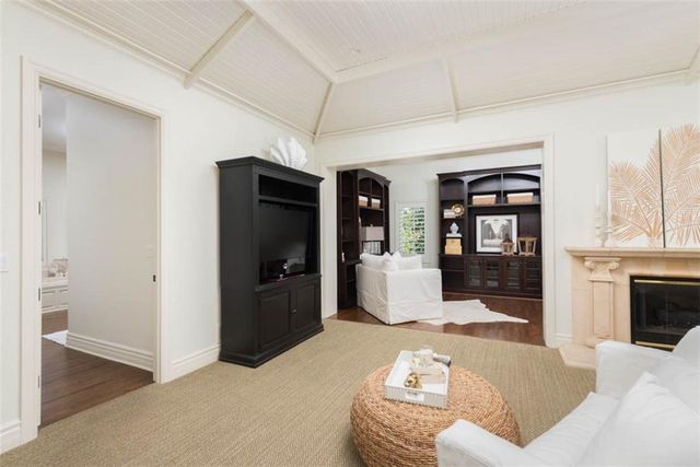 11125 Brookwood Street, Leawood, KS 66211