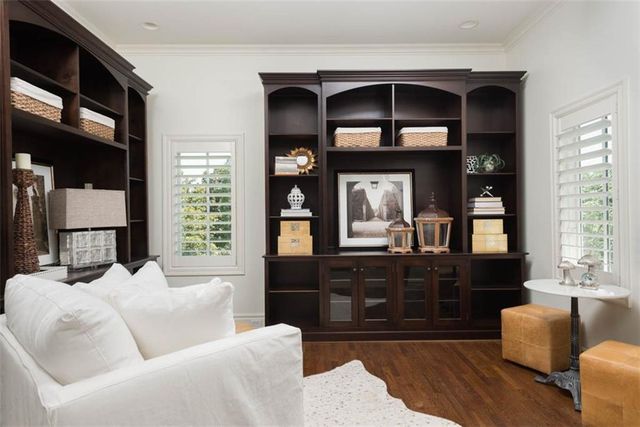 11125 Brookwood Street, Leawood, KS 66211