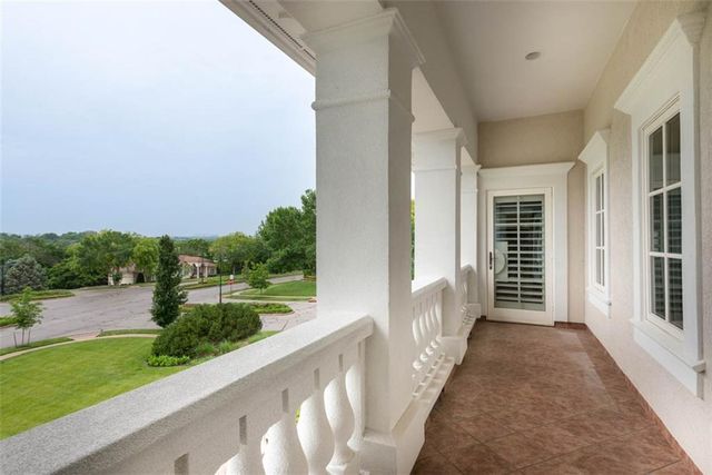11125 Brookwood Street, Leawood, KS 66211