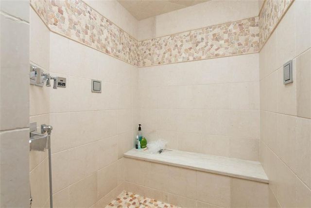 11125 Brookwood Street, Leawood, KS 66211