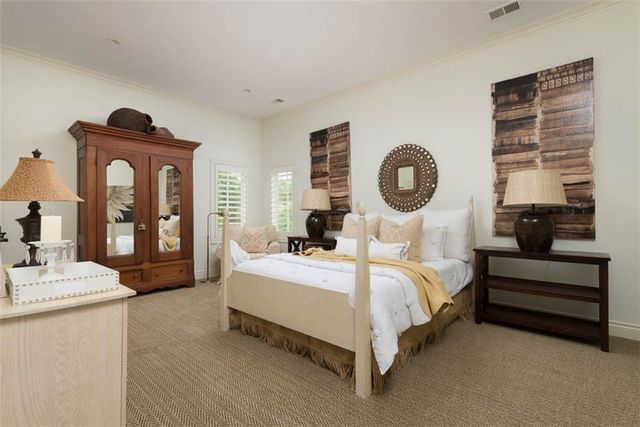 11125 Brookwood Street, Leawood, KS 66211