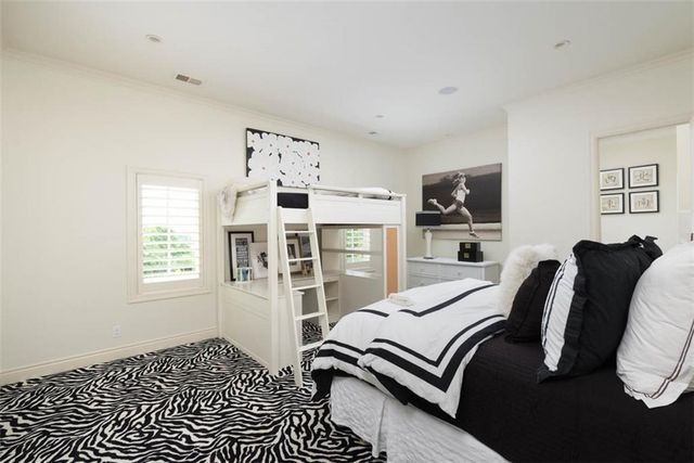 11125 Brookwood Street, Leawood, KS 66211
