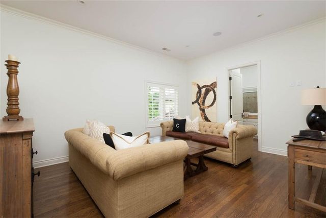 11125 Brookwood Street, Leawood, KS 66211