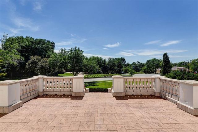 11125 Brookwood Street, Leawood, KS 66211